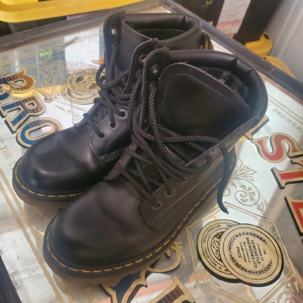 DR MARTENS Industrial Workboots Like New Condition - Picture 7 of 7